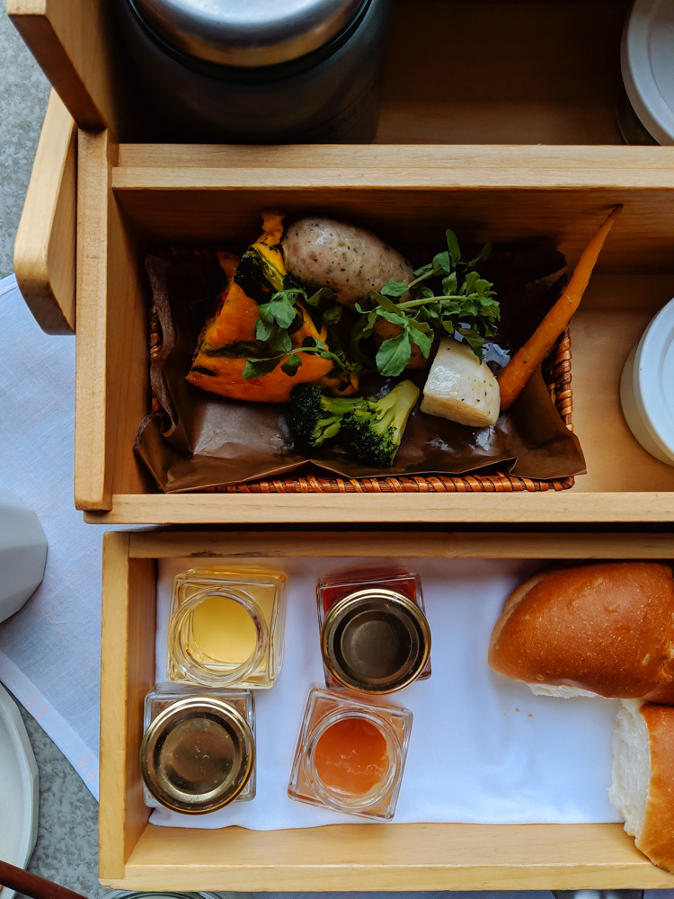 hoshinoya fuji hotel breakfast box